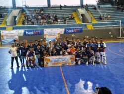 Semarak HUT ke-64 Bank NTT, Tim TI dan Operasional Taklukkan Dana & Treasury 3-2 di Laga Pembuka Futsal Internal